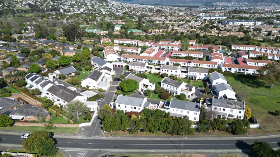 3 Bedroom Property for Sale in Roundhay Western Cape
